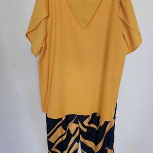 chic Mustard Yellow V-Neck Top
